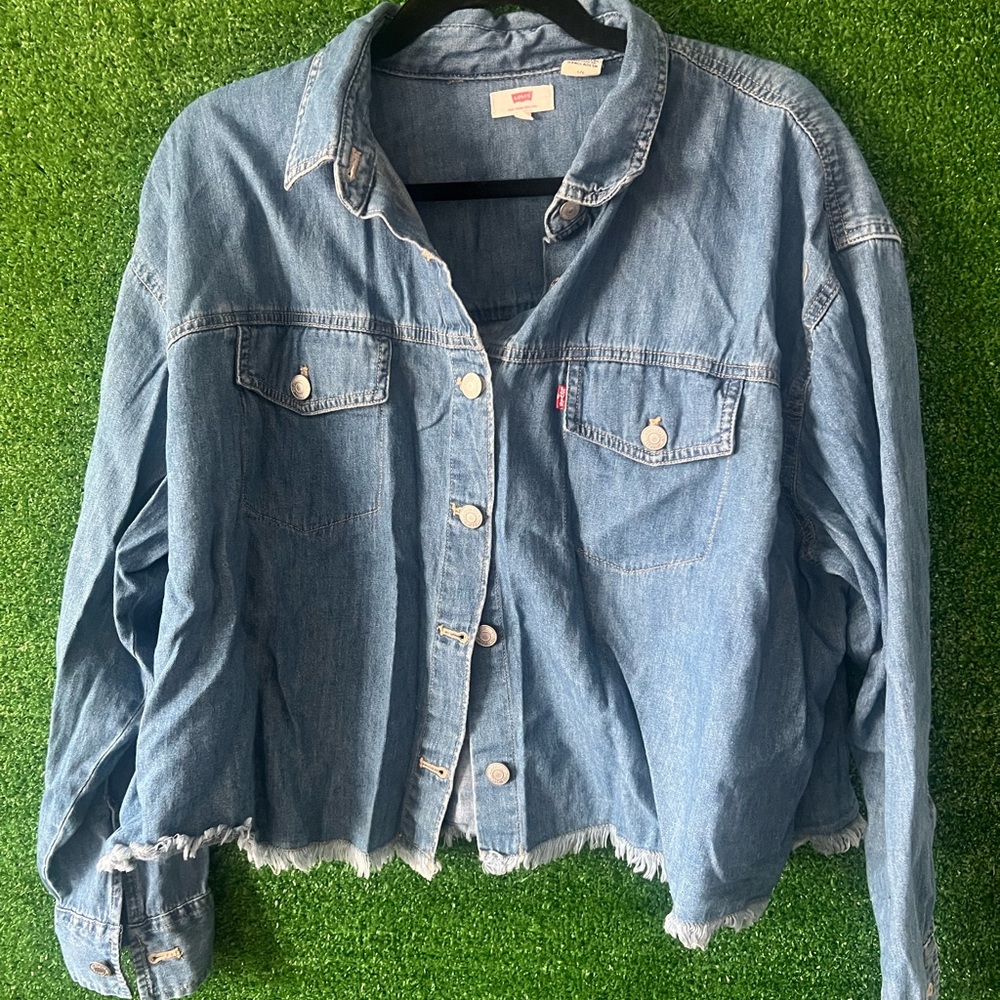 Levi’s Cropped Button Down-Oversized